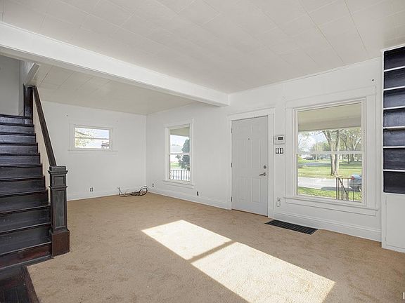 5th image of 1033 W Blaine Ave