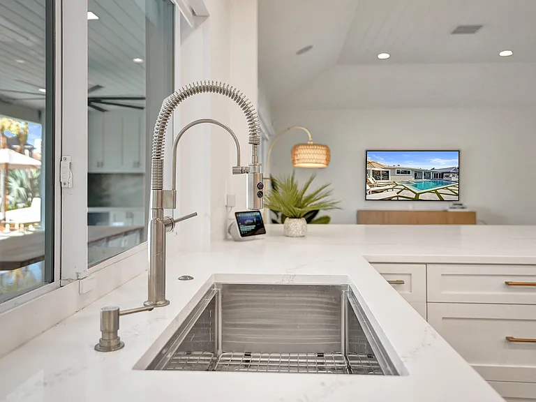 885 Nafa Dr — Photo 31