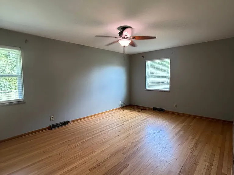 942 Margaret Dr — Photo 37