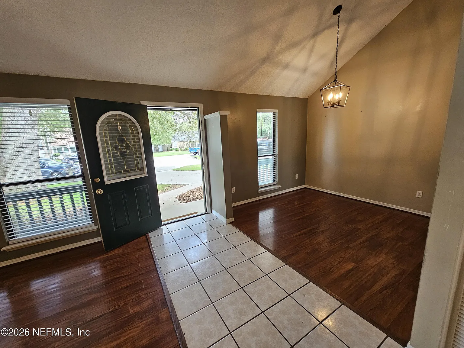 3 bed, 2.0 bath, 1519 sqft, $2,095 — Photo 3