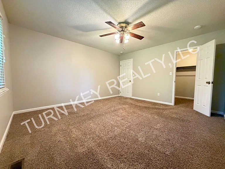 2221 Diane Dr — Photo 17