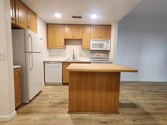 4th image of 1033 S St APT 6