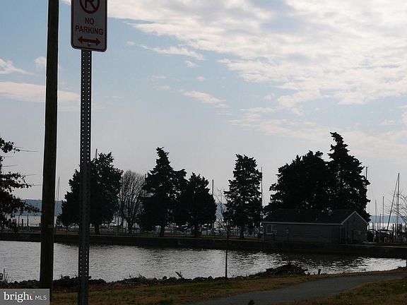 Park 4 blocks from unit