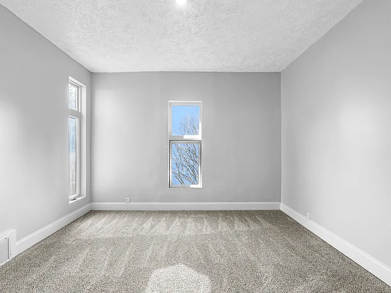 2124 Maple St — Photo 7