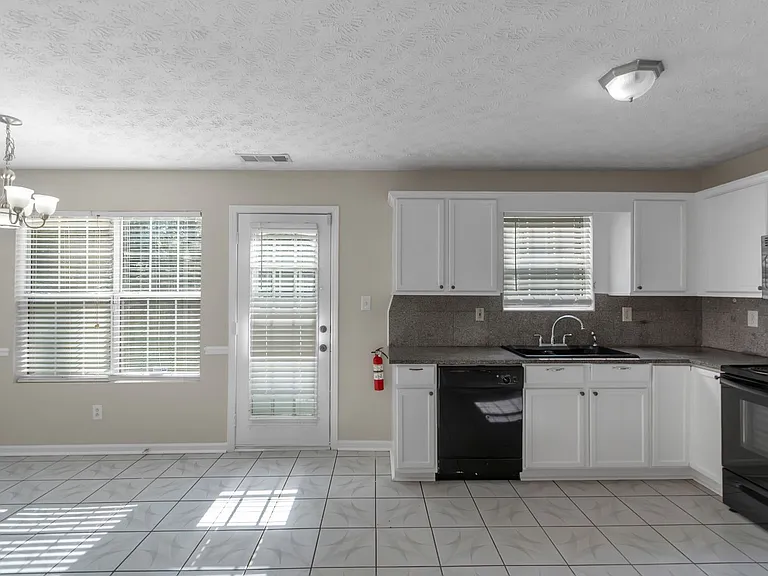 97 Livingston Ln — Photo 11