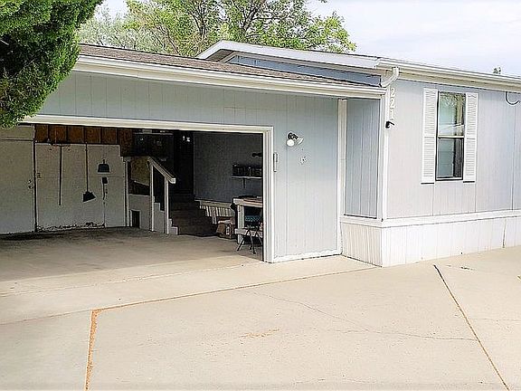 Spacious 2-Car Garage