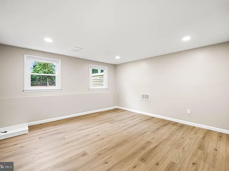 271 S Dillwyn Rd — Photo 23