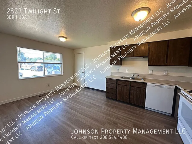 2823 Twilight St — Photo 2
