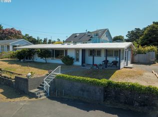 2 Eden Ln, Florence, OR 97439