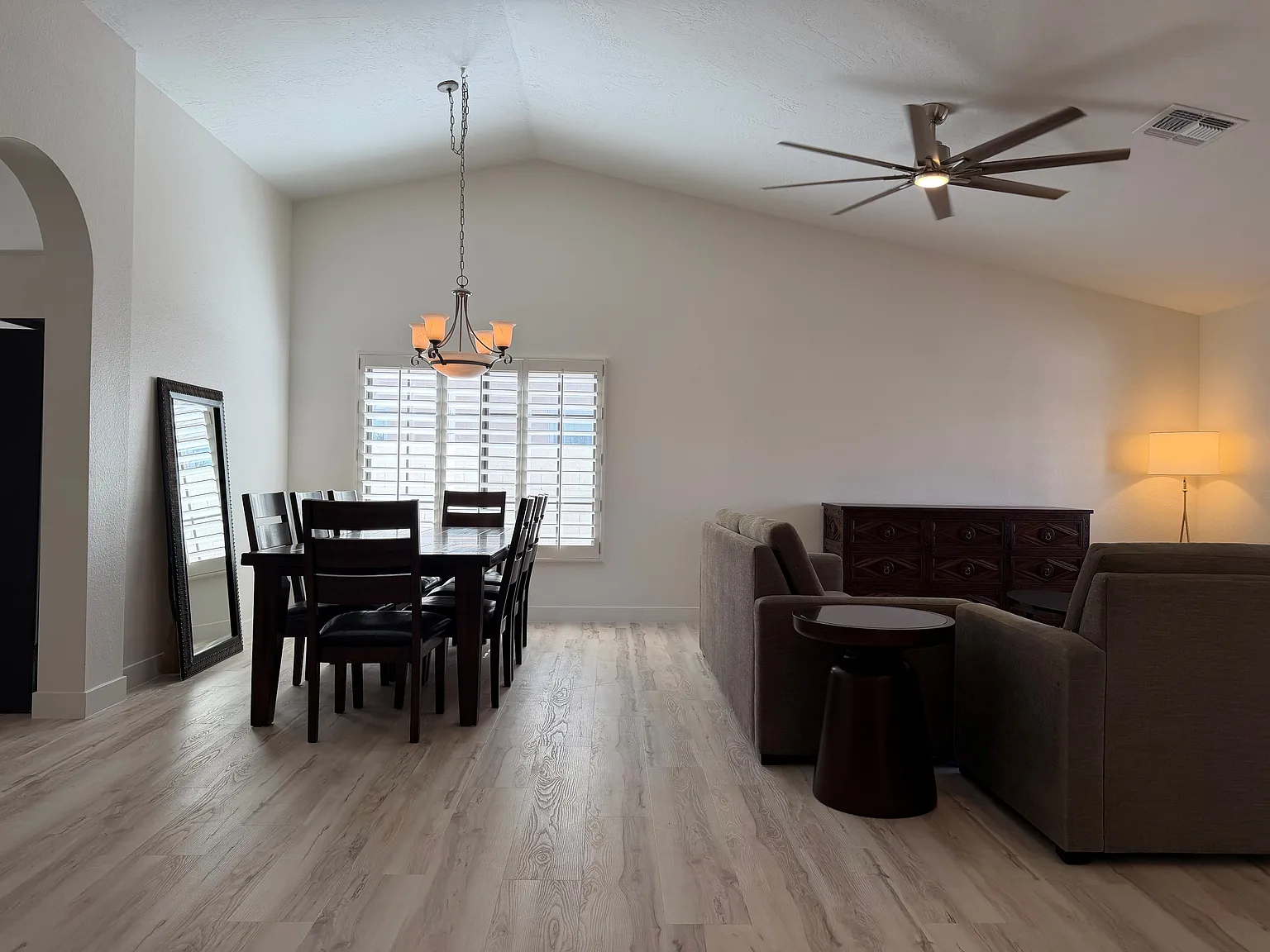 4 bed, 2001 sqft, $4,500 — Photo 4