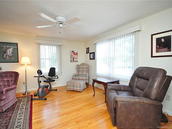 4th image of 9 Sachem Dr #9