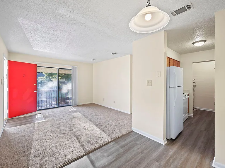 Country Creek Apartments — Photo 40