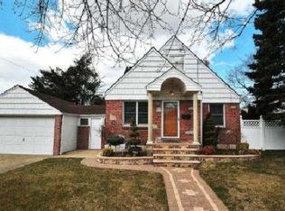 208 Westbury Ave, Mineola, NY 11501