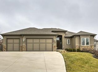 6630 NW Hickory Ct, Parkville, MO 64152