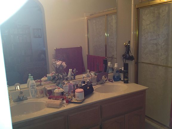 3rd image of 702 Sawyer Ct