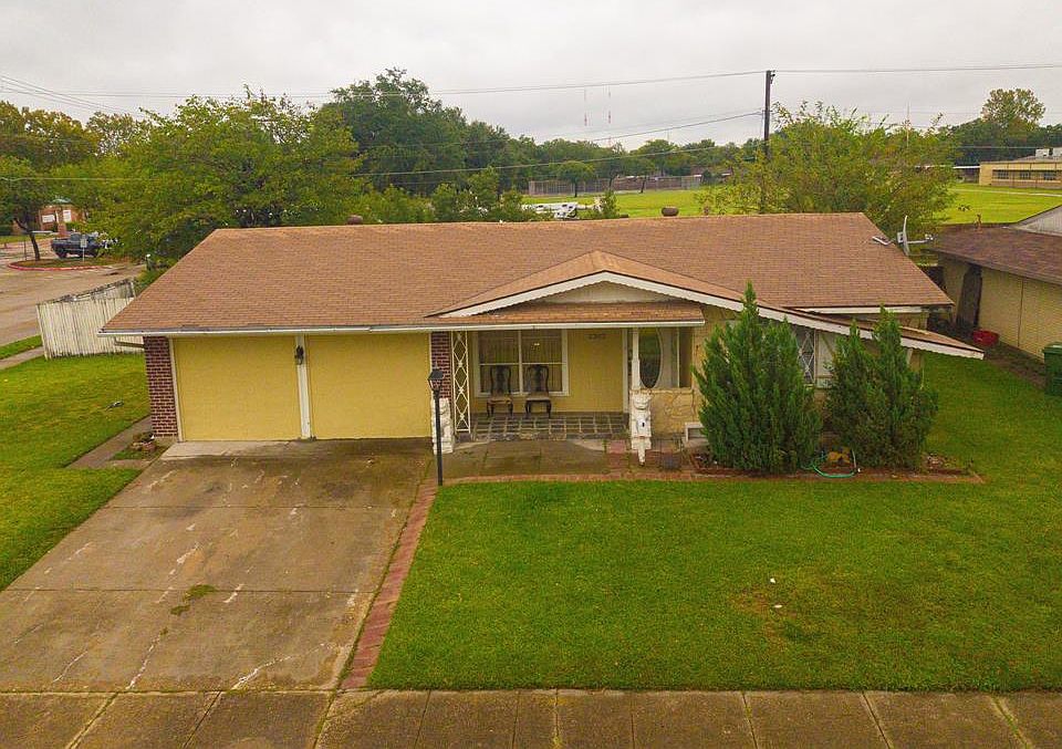 1st image of 2302 Newcastle Dr