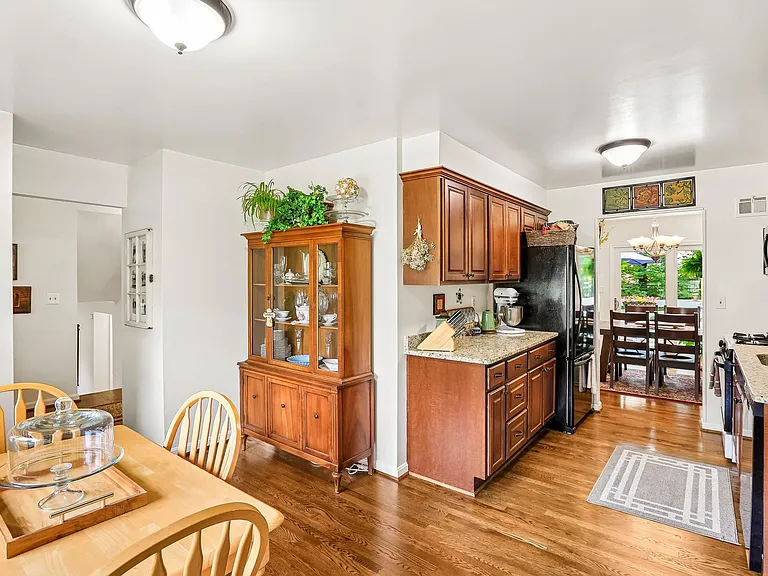 18033 Mill Creek Dr — Photo 18