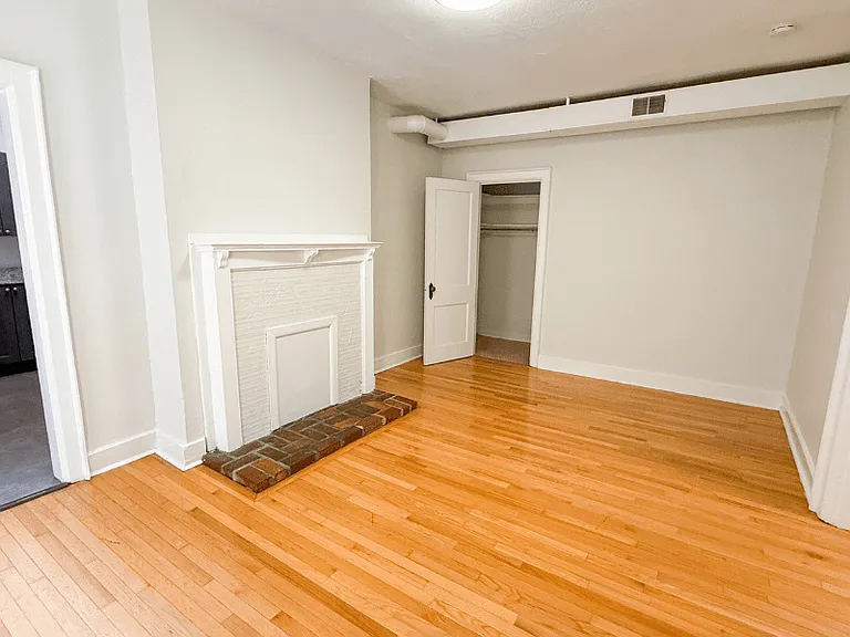 5754 Howe St — Photo 23