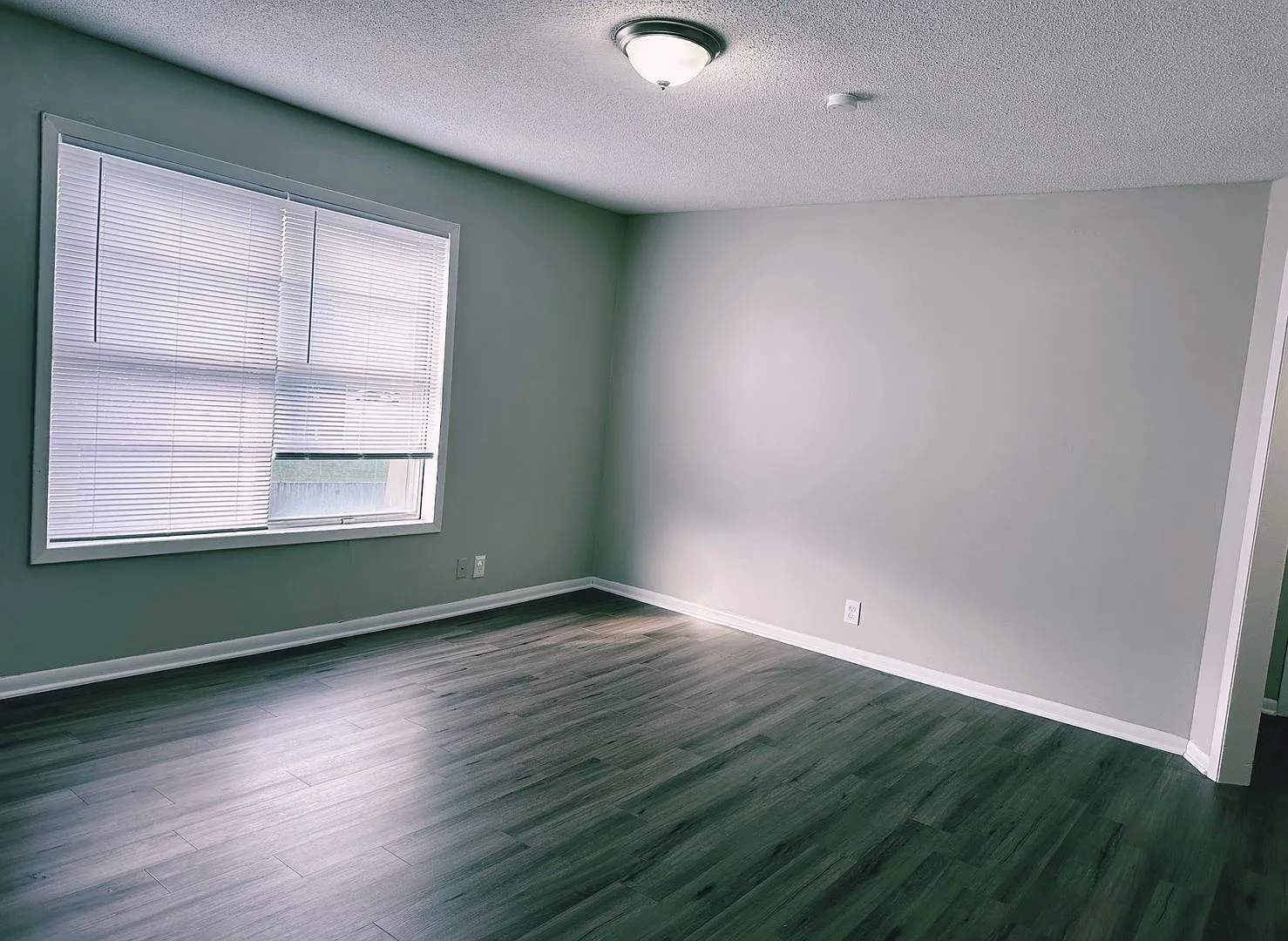 Eisenhower Apartments — Photo 3