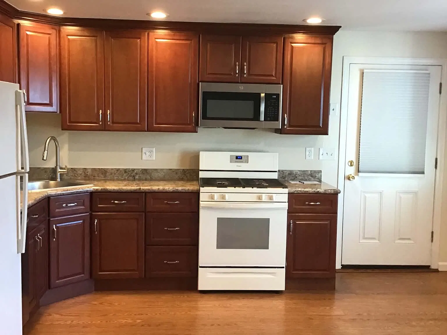 2 bed, 1200 sqft, $1,900 — Photo 4