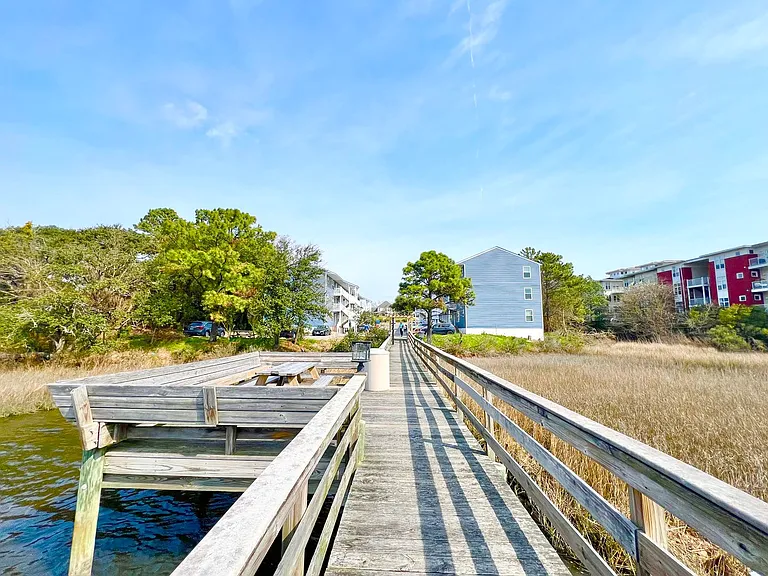 Pelican Dock Apartments — Photo 44