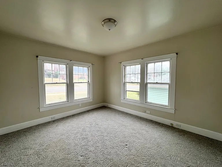 1532 Graymont Ave W — Photo 11