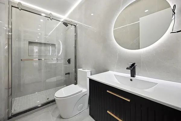Rented by E Realty International Corp | media 6