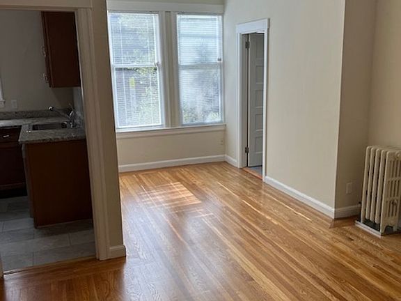 5th image of 1060 Cole St #4