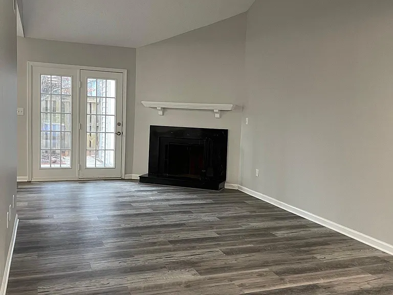 902 Wenwood Cir — Photo 6