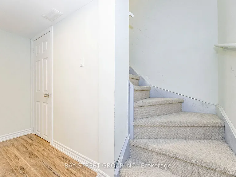2413 Whistling Springs Cres — Photo 33