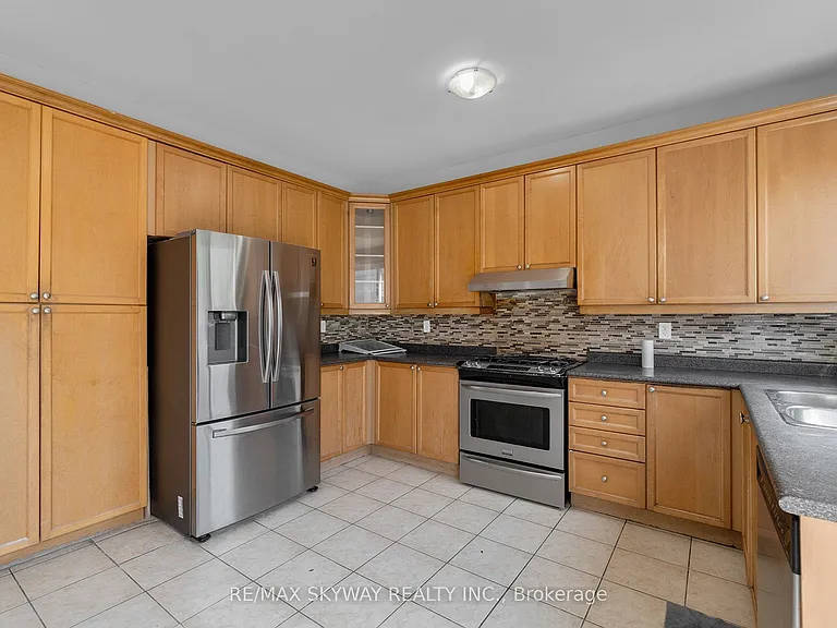 16 Raccoon St — Photo 13