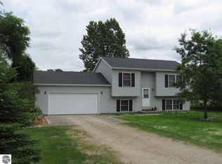 1002 Sandtrap Dr, Weidman, MI 48893