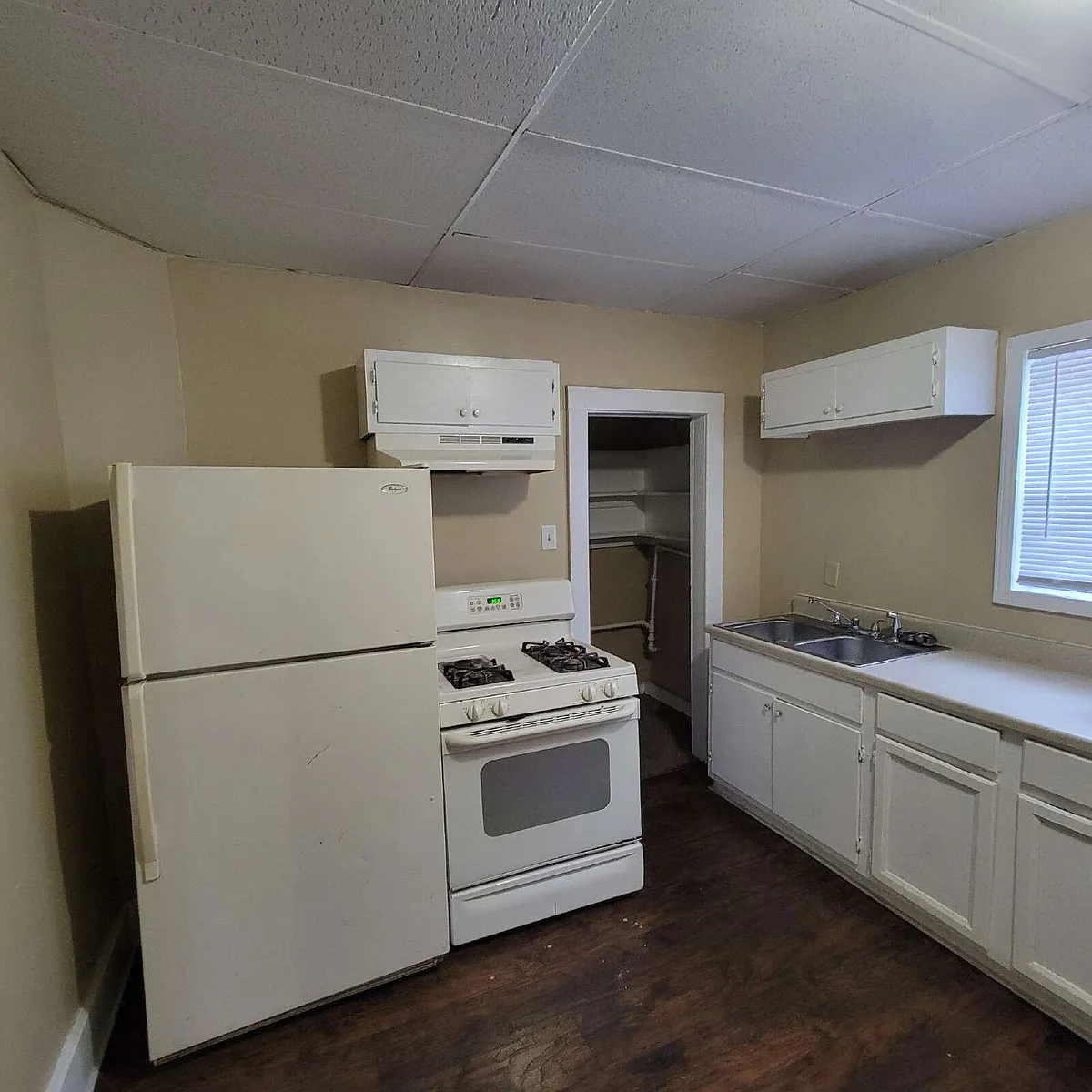 Building Photo - 257 S Temple Ave