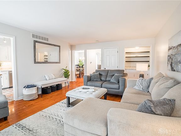 5th image of 17 Nicholson Ct