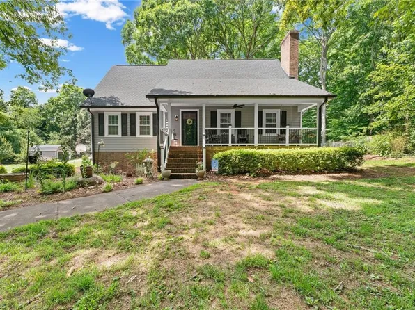 5754 Stanleyville Dr, Winston Salem, NC 27105