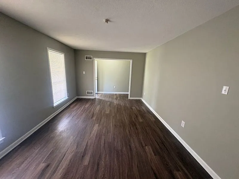 Spacious Single-Story Home with Family Den & Attached Garage — Photo 4