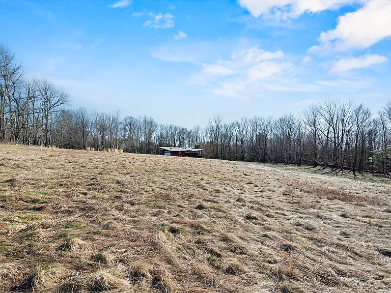 100 Leonard Rd — Photo 25