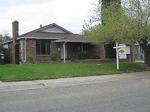 6748 51st St photo 1