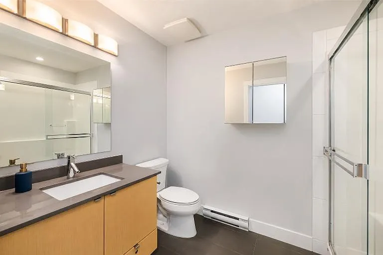 735 W 15th St #120 — Photo 7