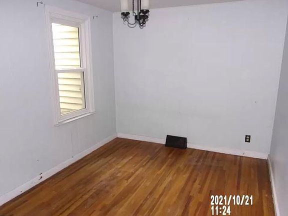 5th image of 1008 Hill St