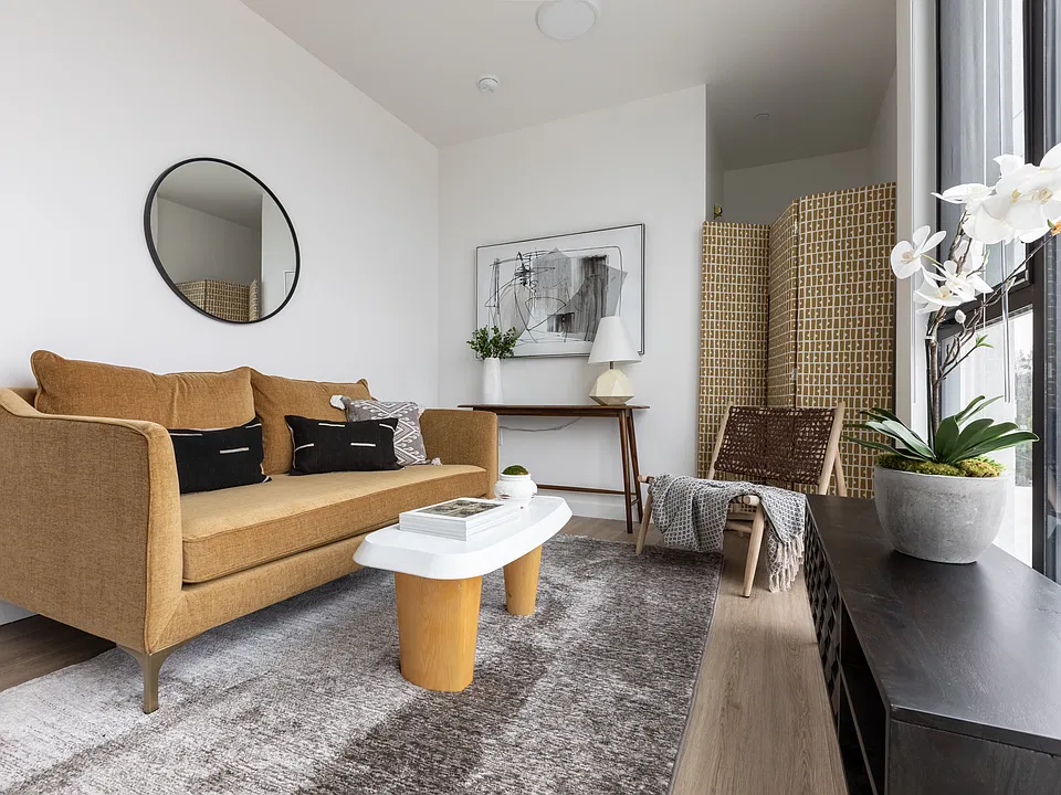 4575 Santa Monica Blvd #301