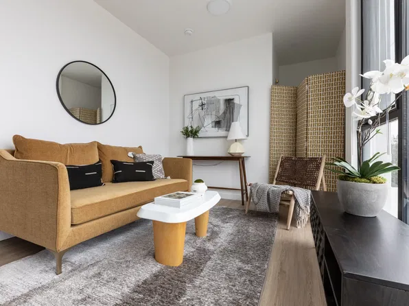 4575 Santa Monica Blvd #301, Los Angeles, CA 90029