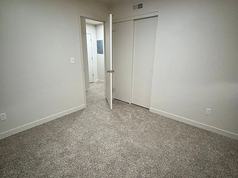 Davis Park Apartments — Photo 31