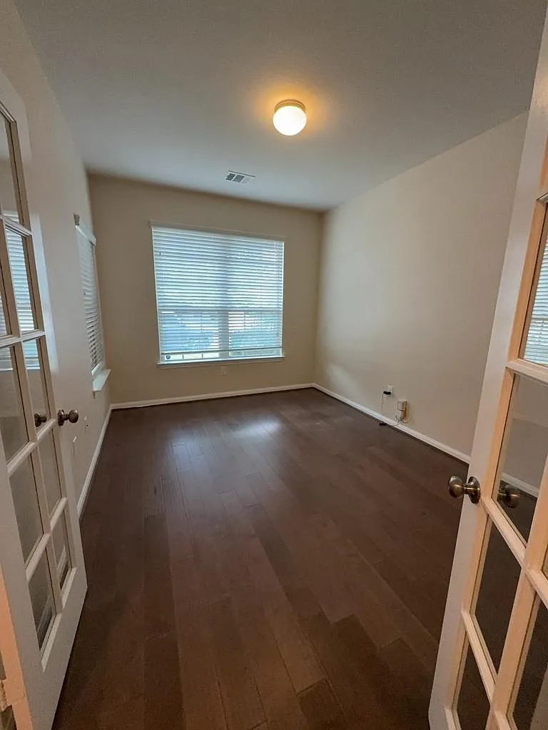 3 bed, 2.0 bath, 1771 sqft, $2,200 — Photo 3