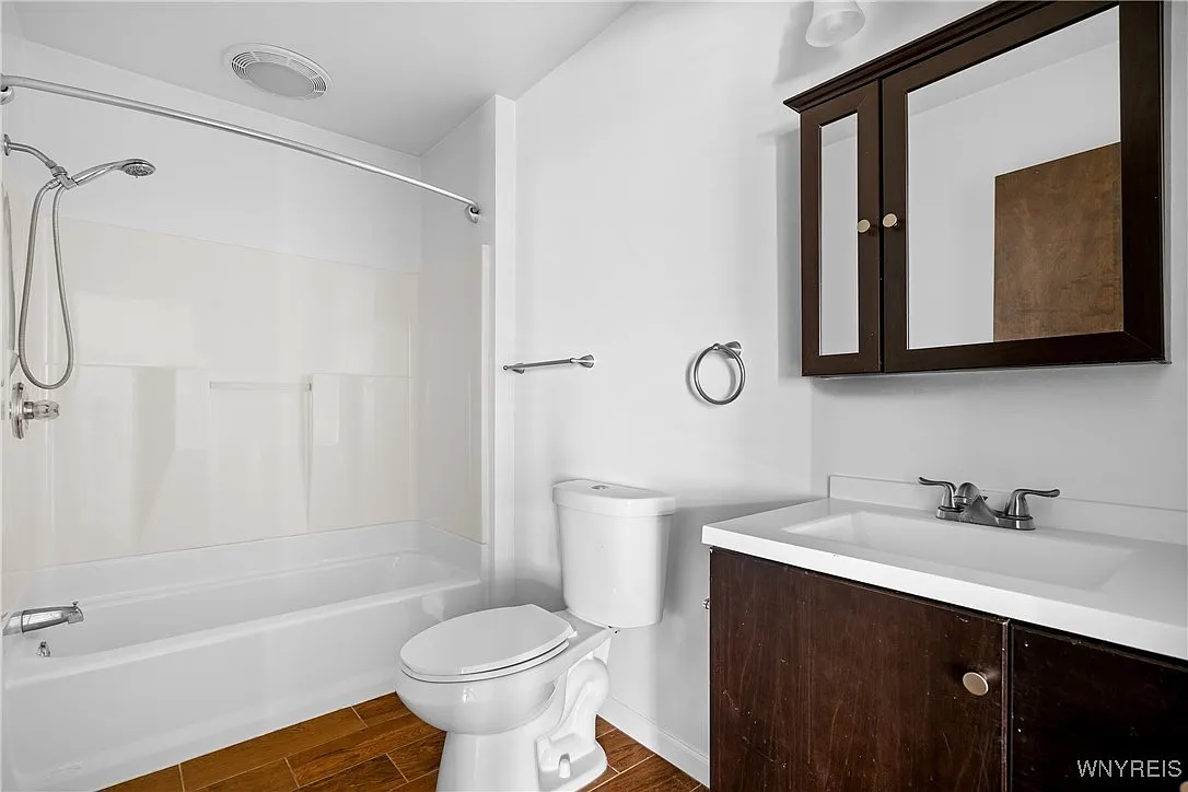 305 Linwood Ave — Photo 4