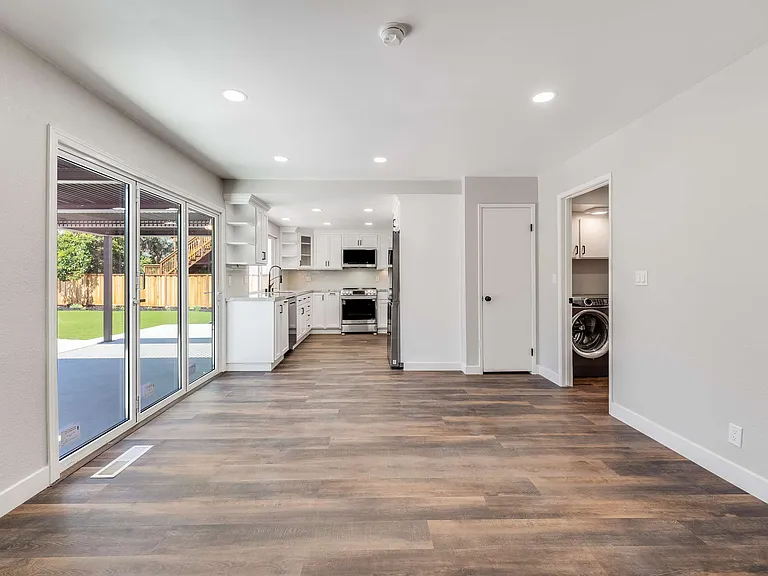3147 Shriver Dr — Photo 11