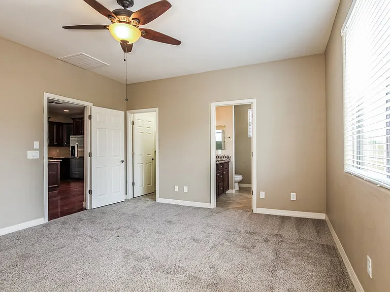 2534 W Beverly Rd — Photo 8