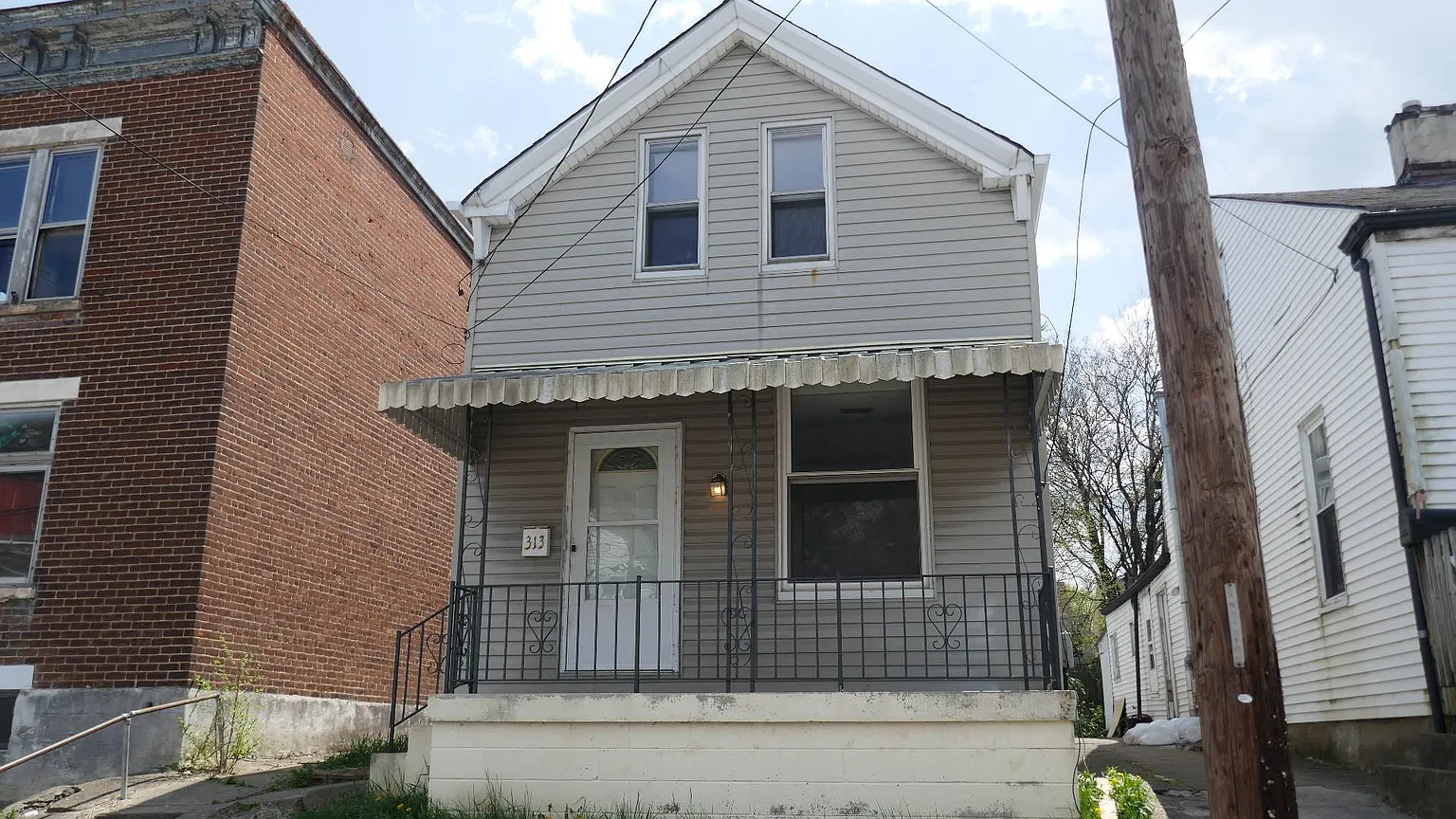 313 W 20th St photo 1