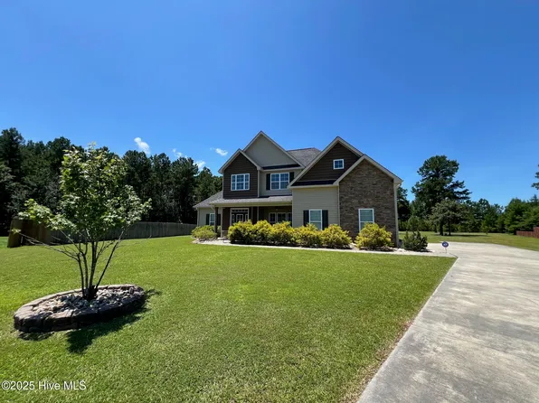 905 Albemarle Court, Hubert, NC 28539