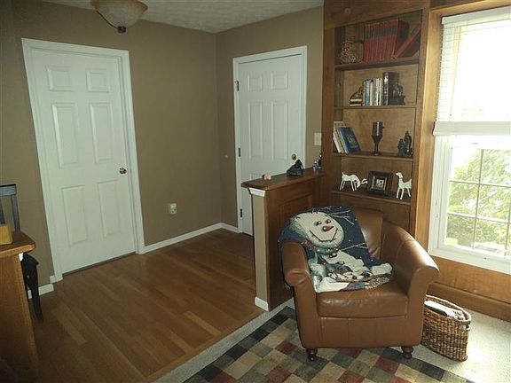 5th image of 107 Ashland Trl